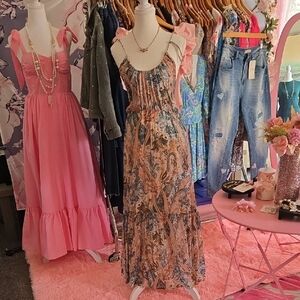 Elegant Floral Maxi Dress in Orange/Salmon and Green Boho Lined Maxi Dress NWT